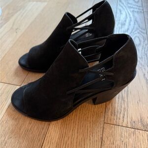 Eileen Fisher Elegant Black Suede Women's Heeled Shoes - 5